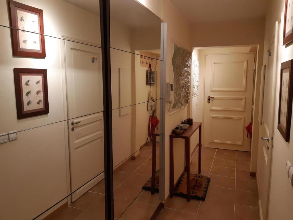 Fotografia z galérie ubytovania Appartement 3 pièces skis aux pieds, balcon, garage, Wi-Fi à Courchevel 1550 - FR-1-514-74 v destinácii Courchevel