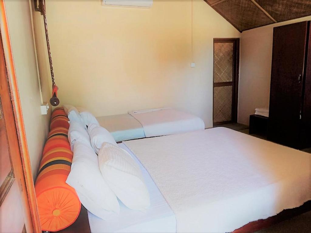 Postel nebo postele na pokoji v ubytování The Tottam Beach Hotel - Trincomalee