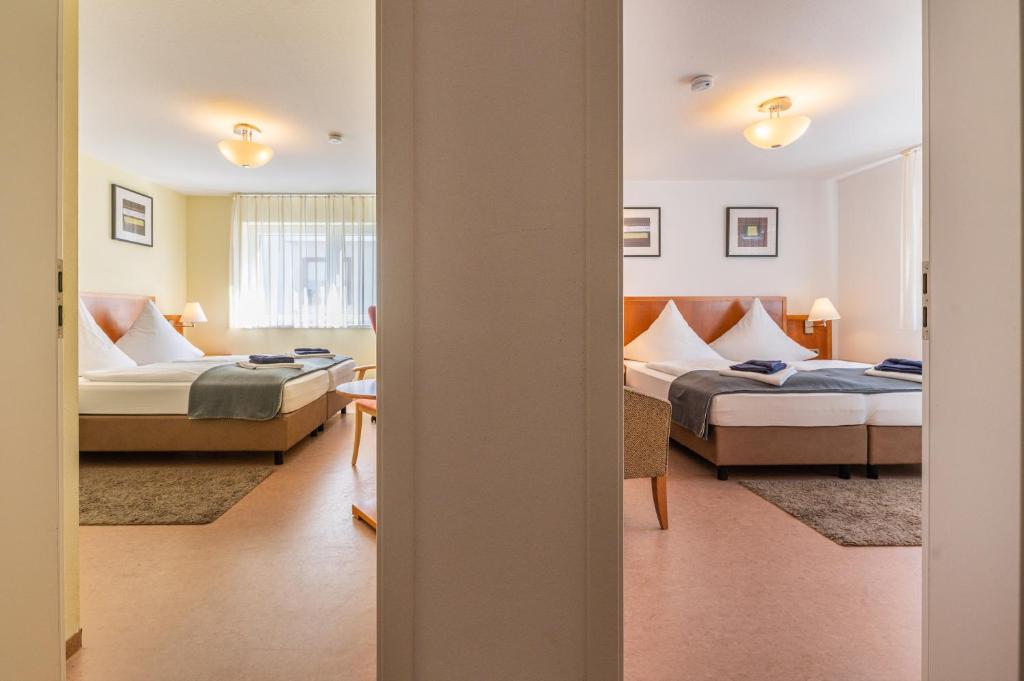 Postel nebo postele na pokoji v ubytování Hotel am Kirchplatz