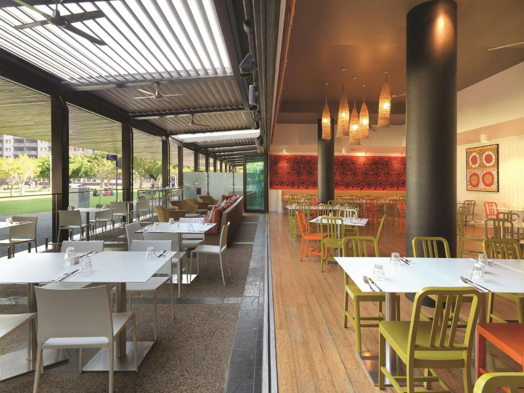 Restaurace v ubytování Adina Apartment Hotel Darwin Waterfront
