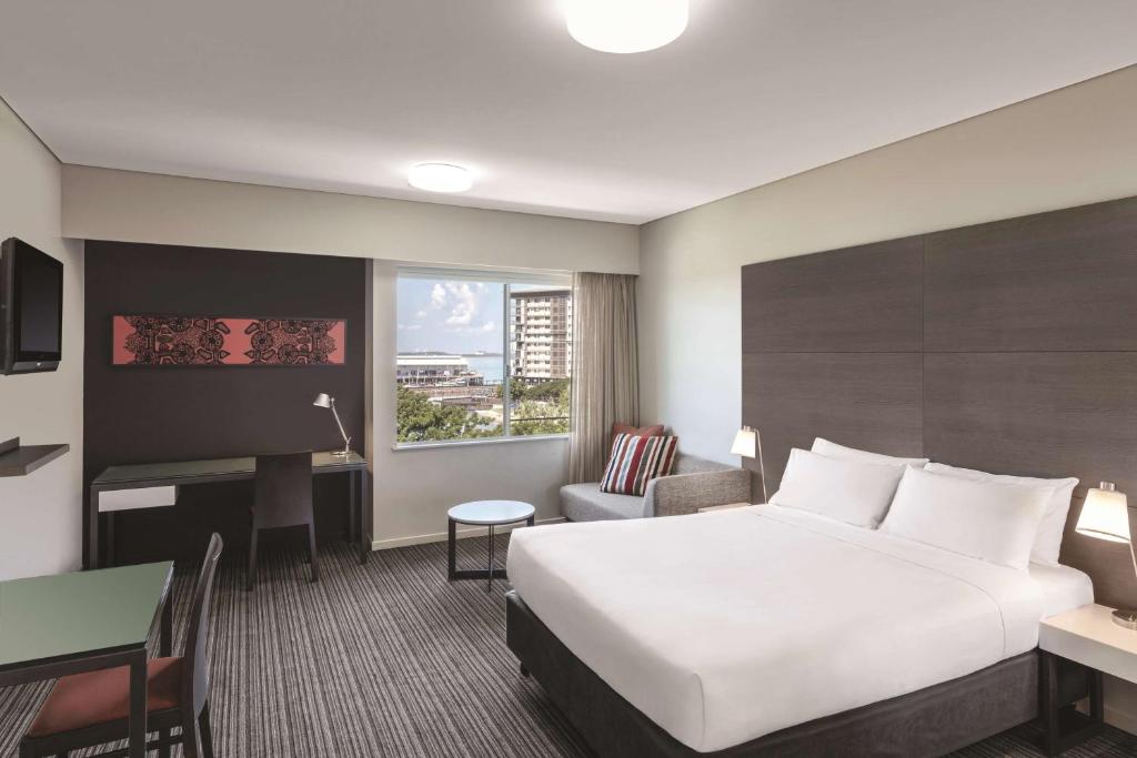 Postel nebo postele na pokoji v ubytování Adina Apartment Hotel Darwin Waterfront