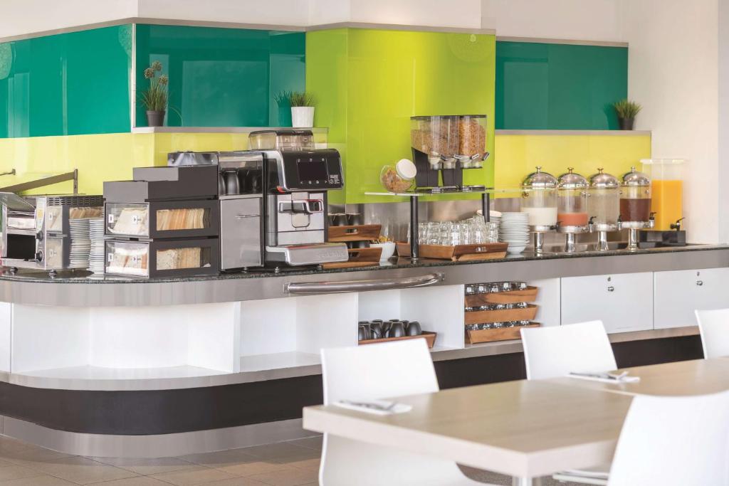 a kitchen with a counter with aasteryasteryasteryasteryasteryasteryasteryasteryastery at Vibe Hotel Gold Coast in Gold Coast