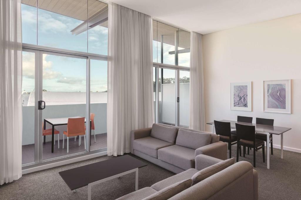 Posezení v ubytování Adina Apartment Hotel Perth