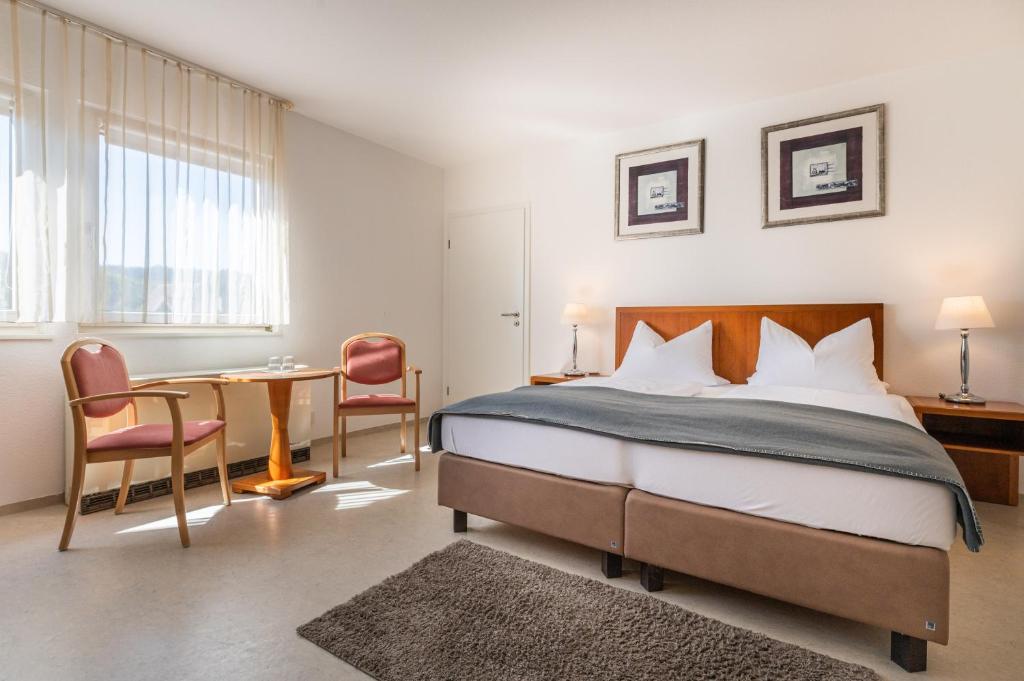 Postel nebo postele na pokoji v ubytování Hotel am Kirchplatz