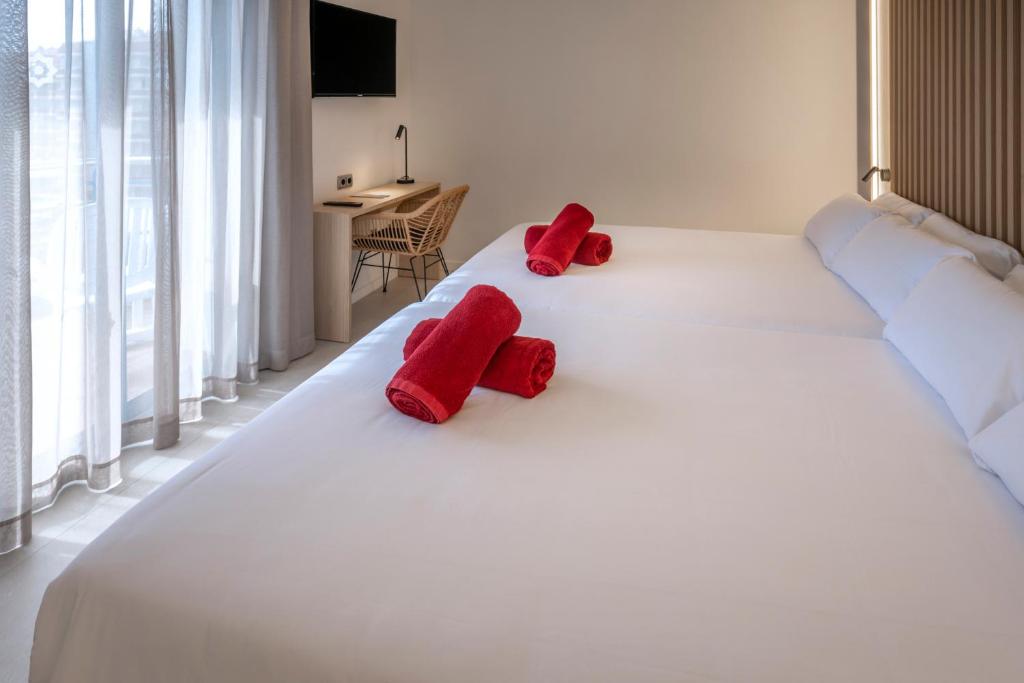 Postel nebo postele na pokoji v ubytování Hotel Alhambra