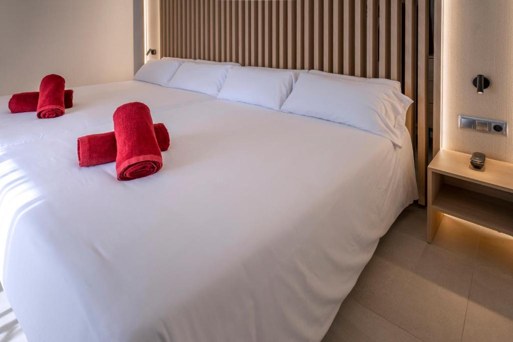 Postel nebo postele na pokoji v ubytování Hotel Alhambra