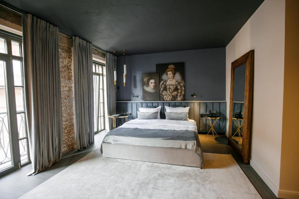 Victoria Deluxe Hotel - 