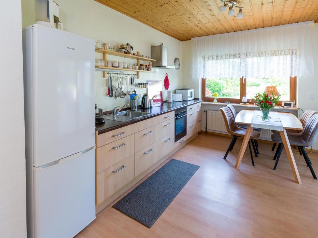 Kuchyň nebo kuchyňský kout v ubytování Ferienwohnung Leipold Andreas