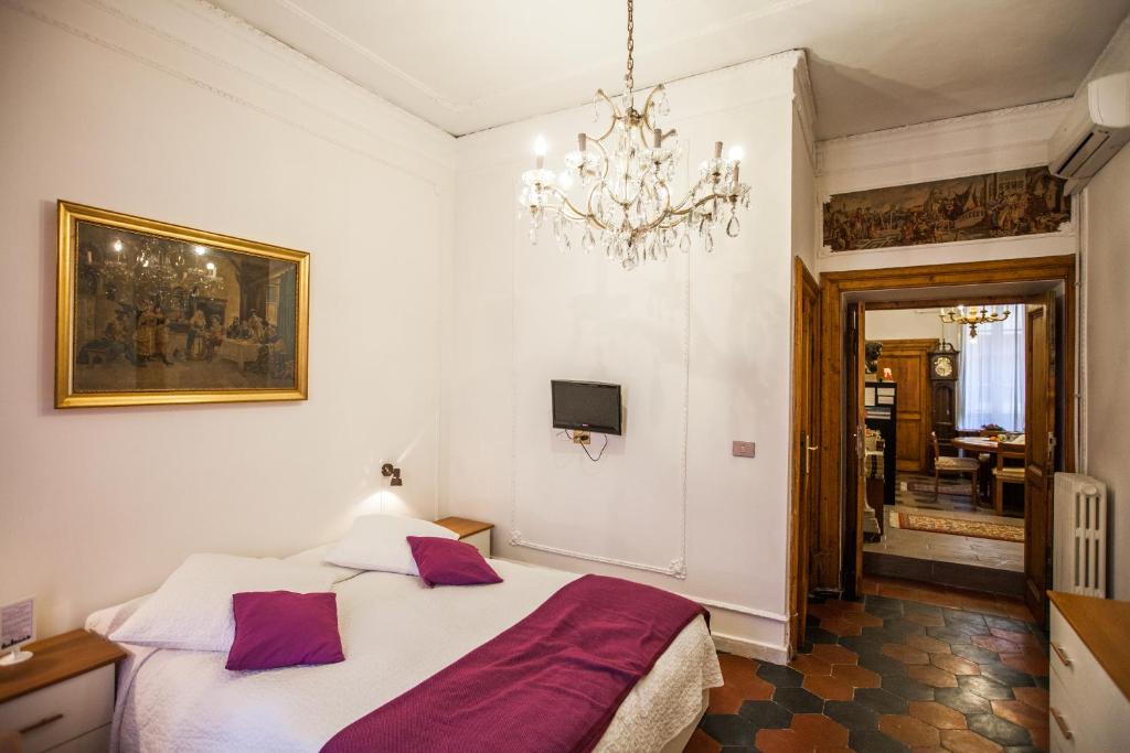 Łóżko lub łóżka w pokoju w obiekcie La Dolce Vita Roma