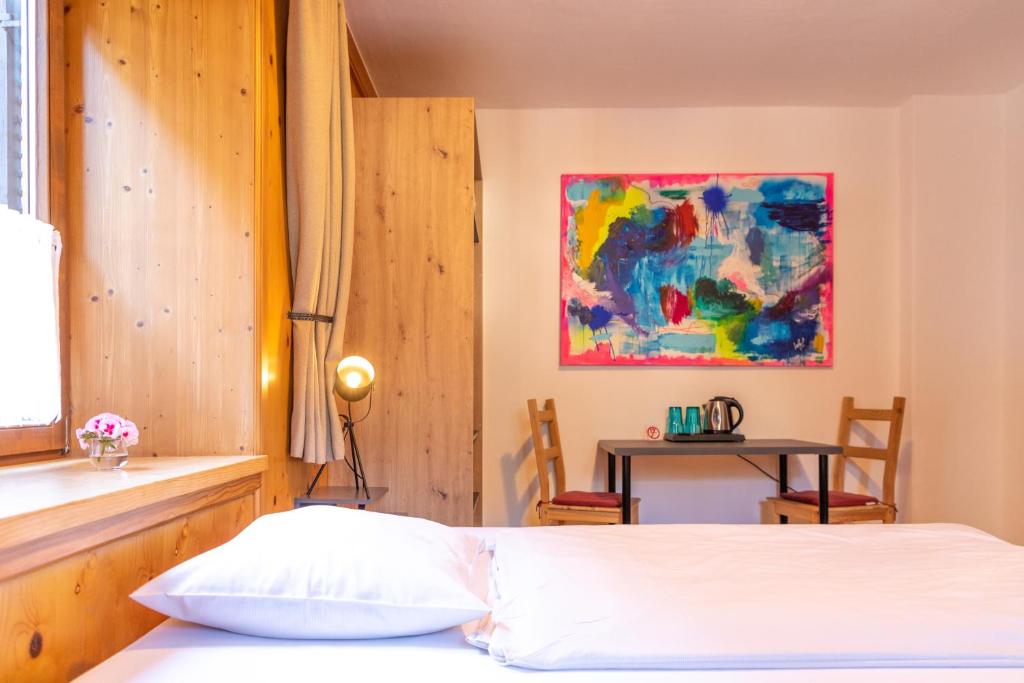 Postel nebo postele na pokoji v ubytování Gästehaus Johanna Self-Check-In
