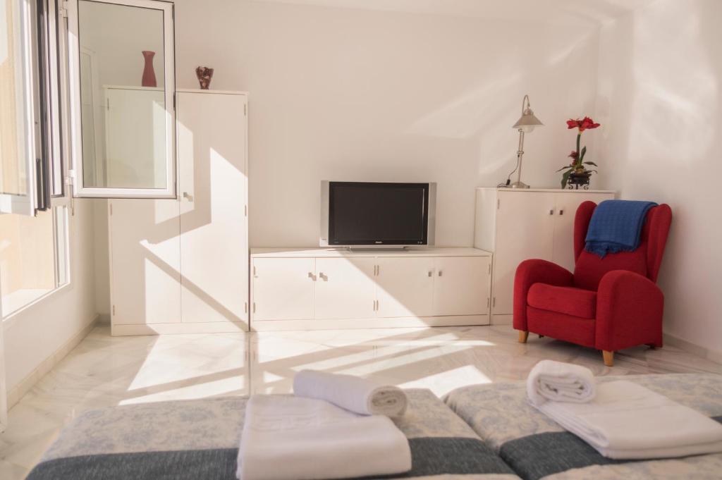 Televízia a/alebo spoločenská miestnosť v ubytovaní Orilla beach house