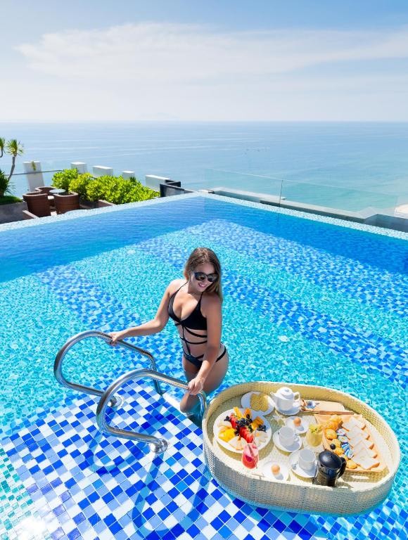 Hồ bơi trong/gần HAIAN Beach Hotel & Spa