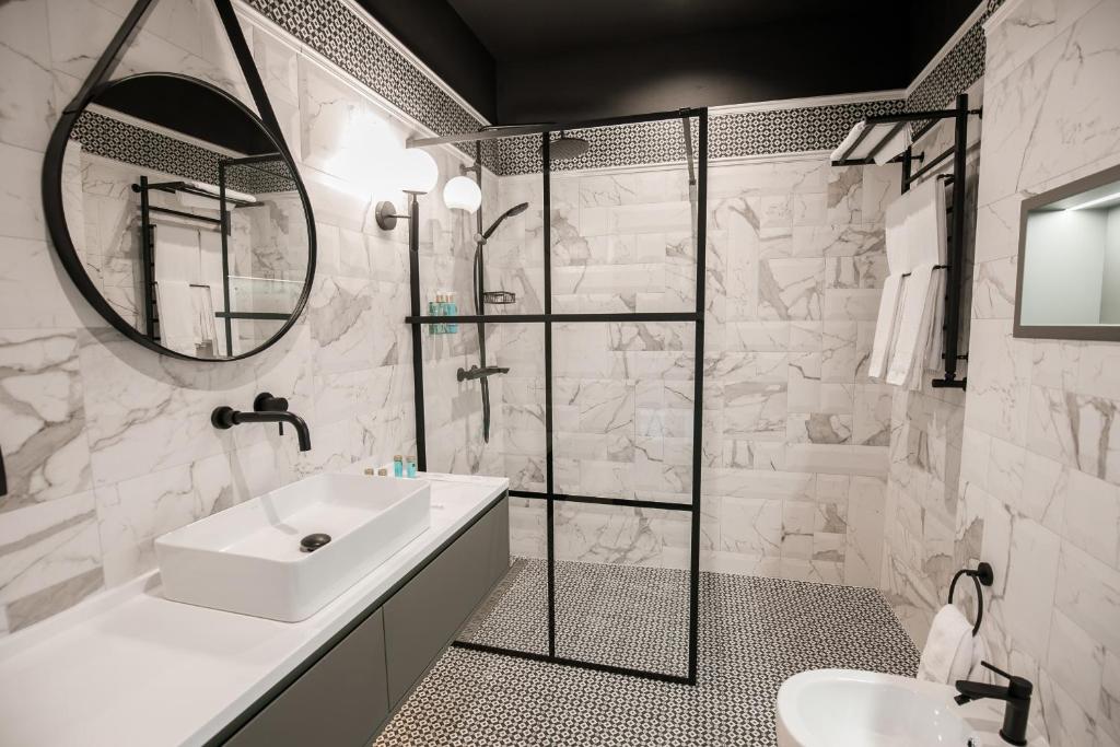 Koupelna v ubytování Victoria Deluxe Hotel