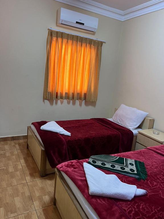 Postel nebo postele na pokoji v ubytování Dweik Hotel 1
