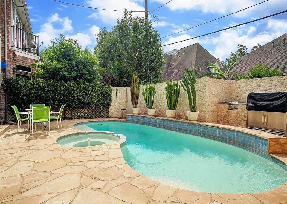 Gallery image of INSPERIT Home at Galleria with heated pool spa in Houston