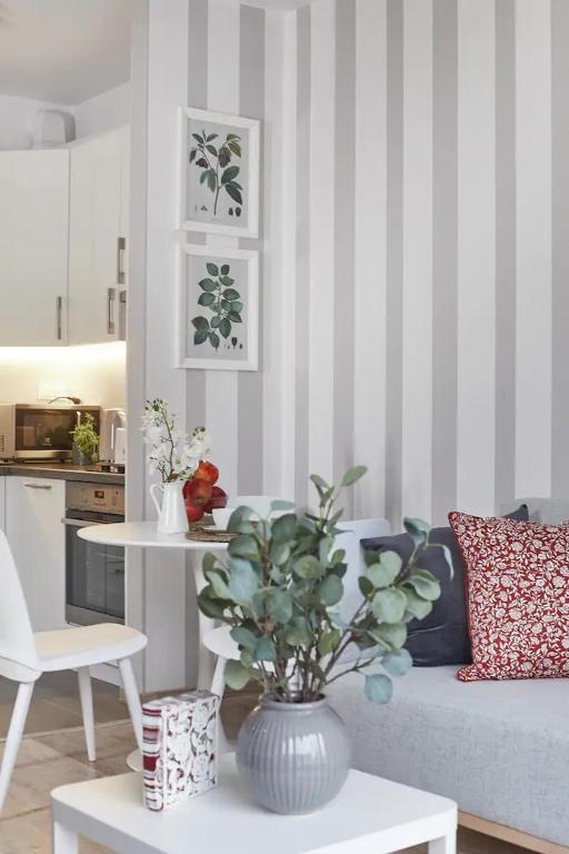 Kuchyňa alebo kuchynka v ubytovaní P&O Serviced Apartments Siedmiogrodzka III