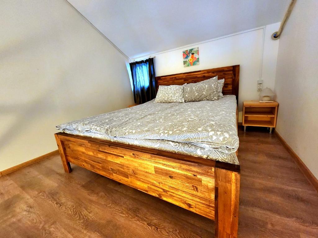 Postel nebo postele na pokoji v ubytování House & Yard Sesil XL 90m to beach