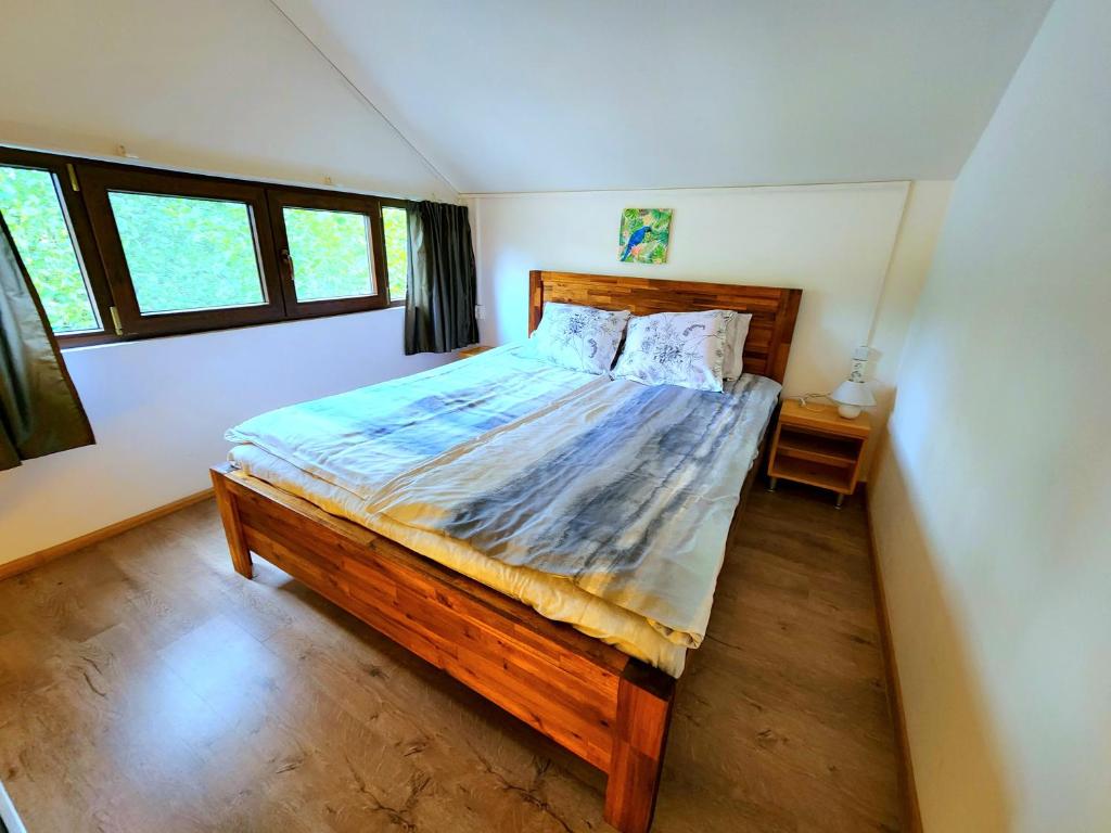 Postel nebo postele na pokoji v ubytování House & Yard Sesil XL 90m to beach
