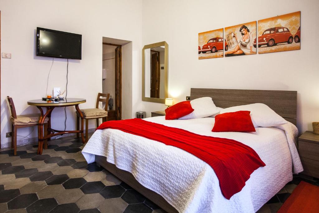 Łóżko lub łóżka w pokoju w obiekcie La Dolce Vita Roma