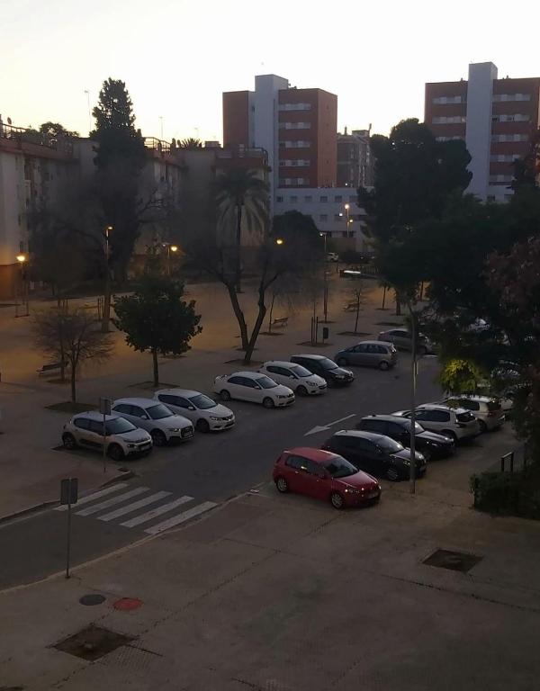 Doble or individual bed near Sevilla Center FREE PARKING ...