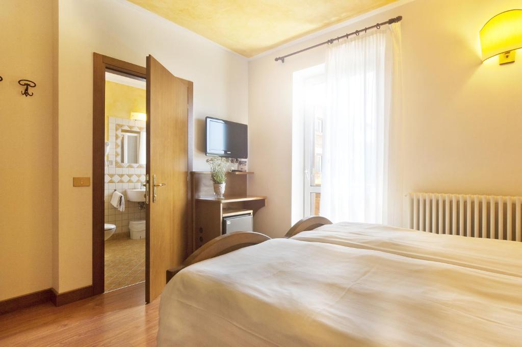 Postel nebo postele na pokoji v ubytování Grand Hotel Biancaneve