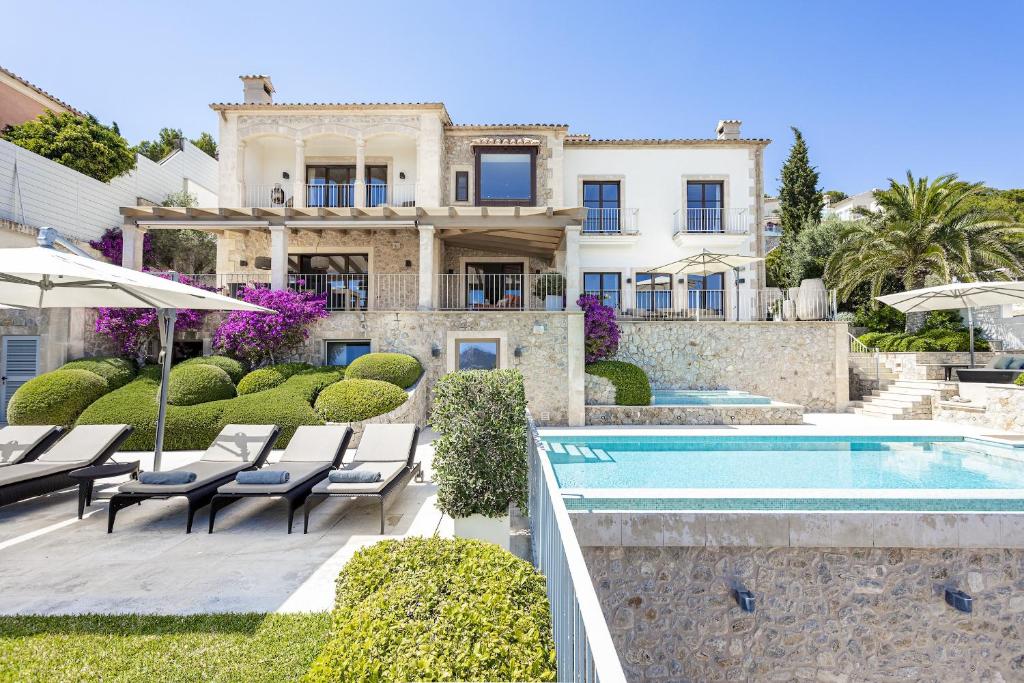 Majestic Mallorca Villa Finca Finesse 6 Bedrooms Private Heated Pool & Out Door Jacuzzi Andratx tesisinde veya buraya yakın yüzme havuzu