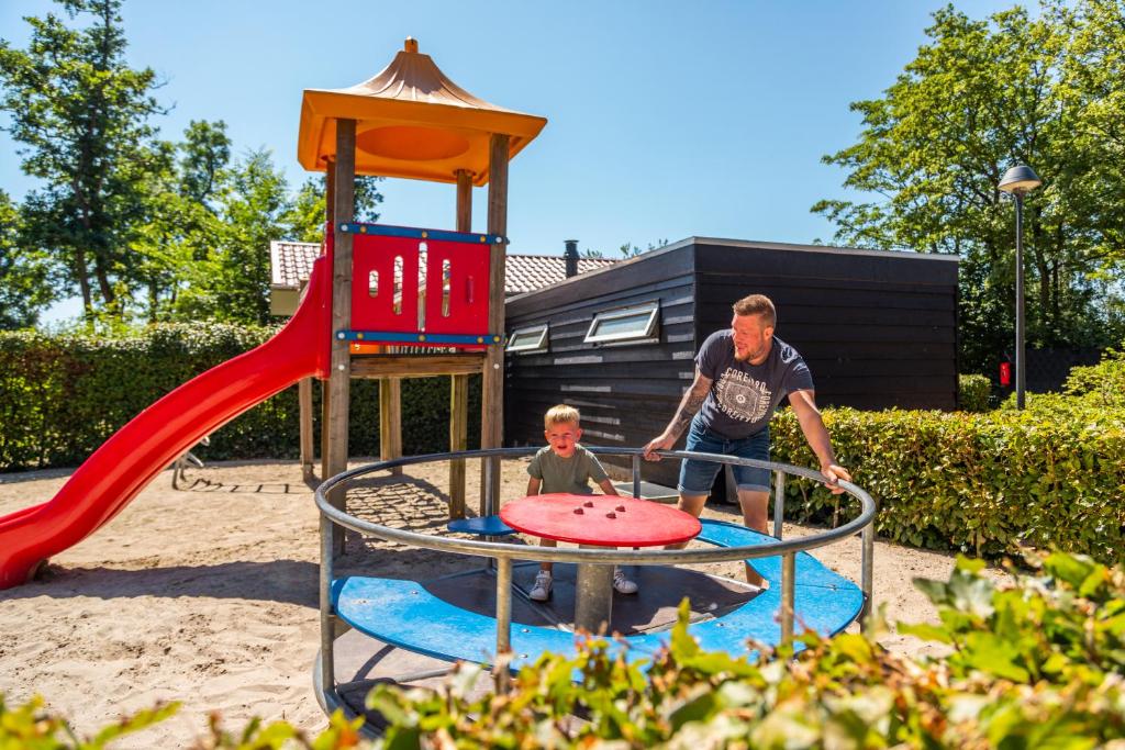 Herní místnost nebo prostor pro děti v ubytování EuroParcs Bad Hoophuizen