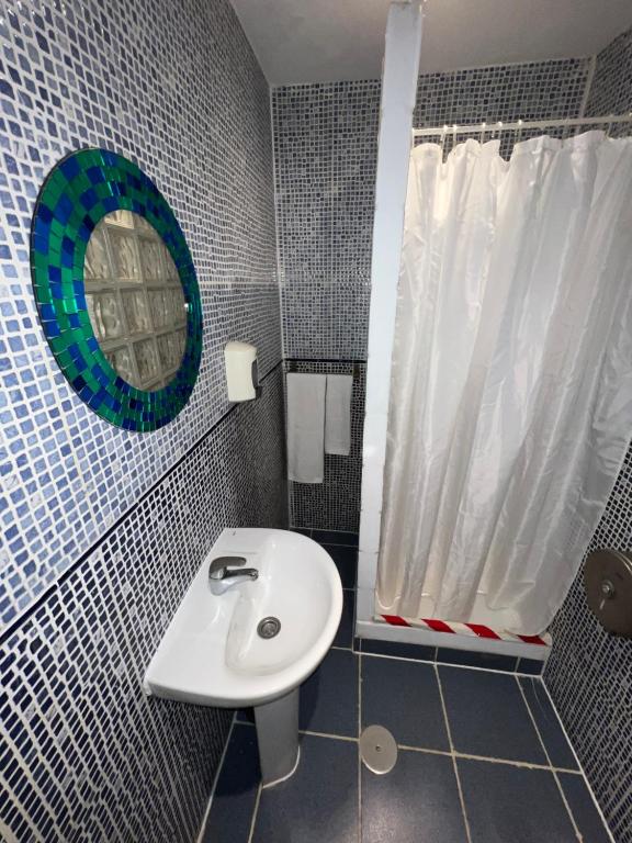A bathroom at Hostal Abaaly