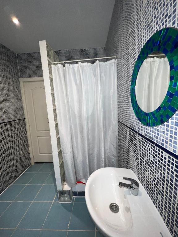 A bathroom at Hostal Abaaly