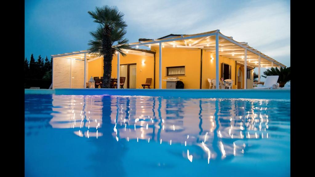 Fotografia z galérie ubytovania Villa with large swimming pool Salento v destinácii Racale