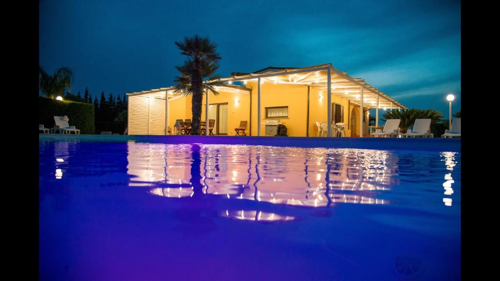 Fotografia z galérie ubytovania Villa with large swimming pool Salento v destinácii Racale