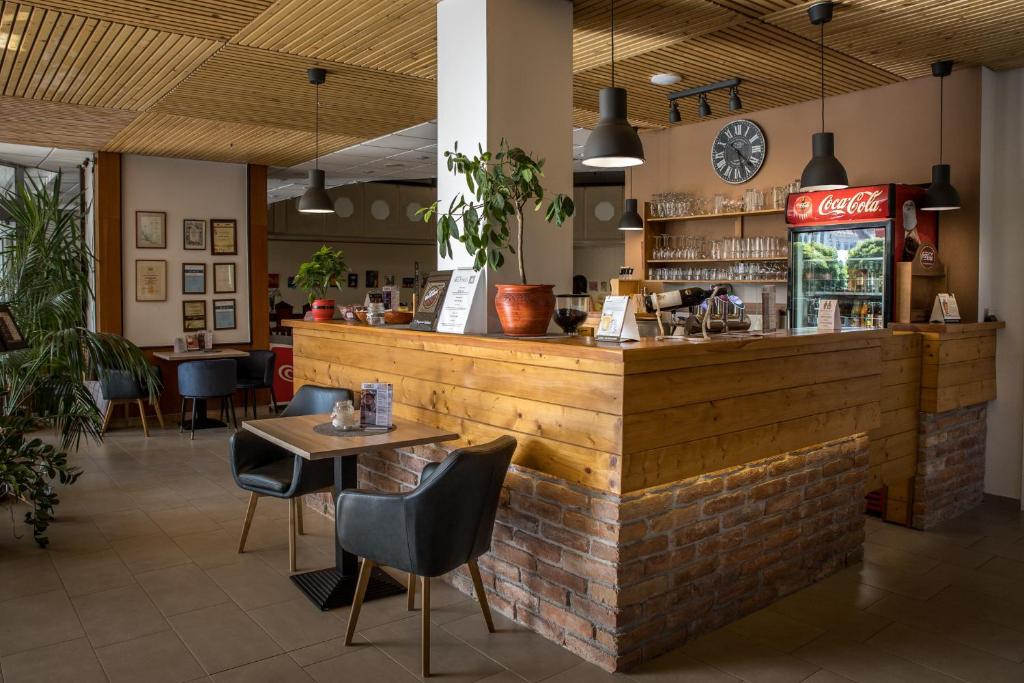 Lounge nebo bar v ubytování Hotel Irottkö