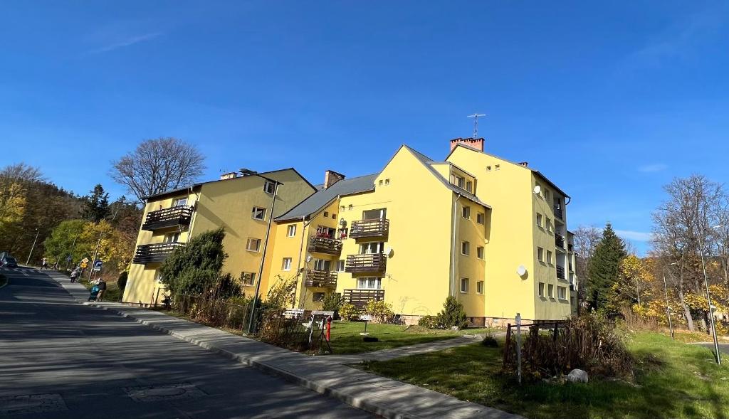 Budova, v ktorej sa apartmán nachádza