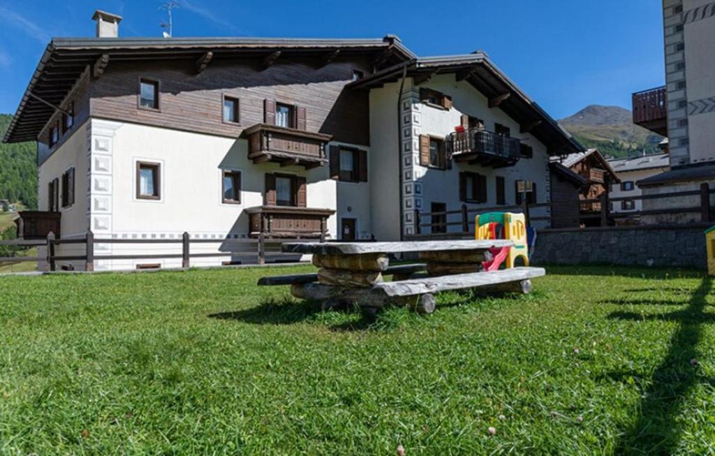 Budynek, w którym mieści się apartament