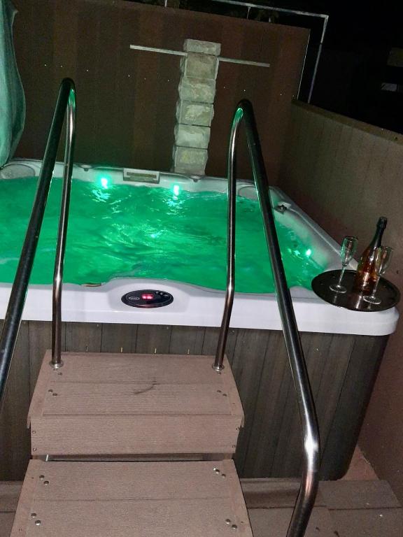 Fotografia z galérie ubytovania Apartments Pine & Oak with shared seasonal hot tub v Privlake