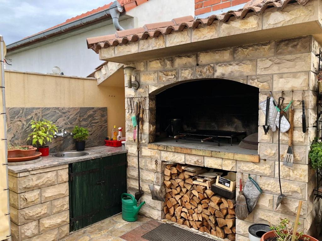 Fotografia z galérie ubytovania Apartments Pine & Oak with shared seasonal hot tub v Privlake