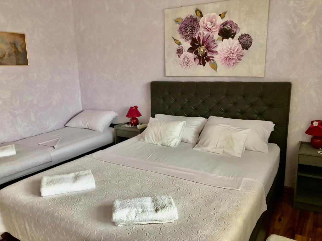 Posteľ alebo postele v izbe v ubytovaní Apartments Pine & Oak with shared seasonal hot tub