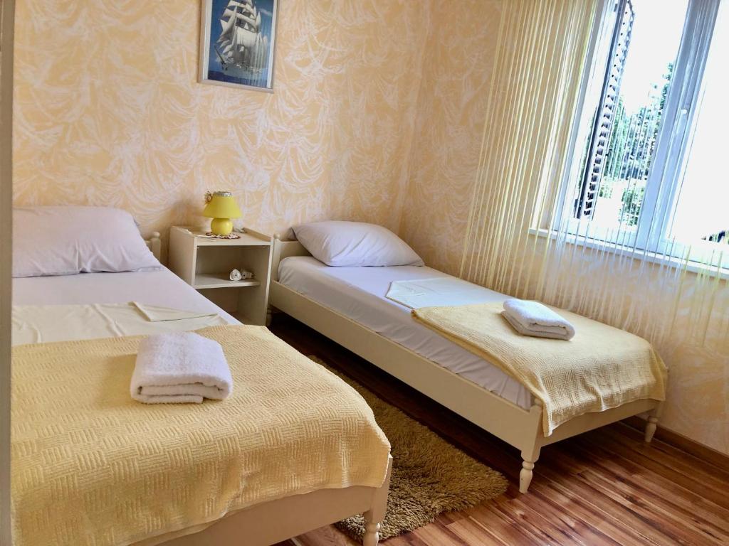 Posteľ alebo postele v izbe v ubytovaní Apartments Pine & Oak with shared seasonal hot tub