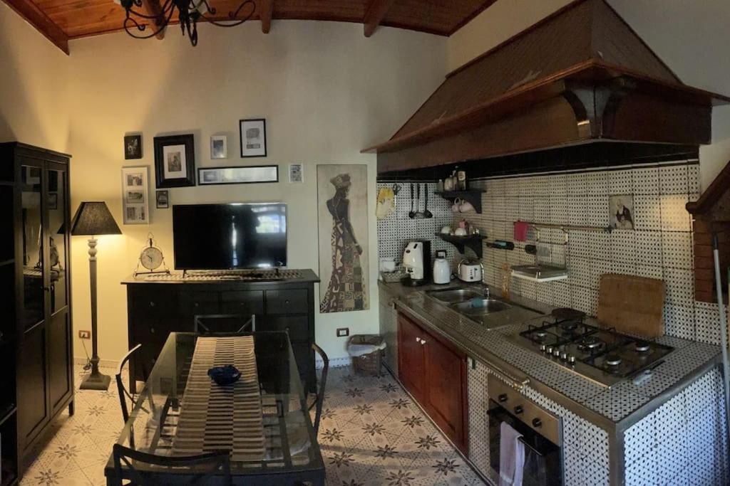 A kitchen or kitchenette at Residenza Li Cardilli