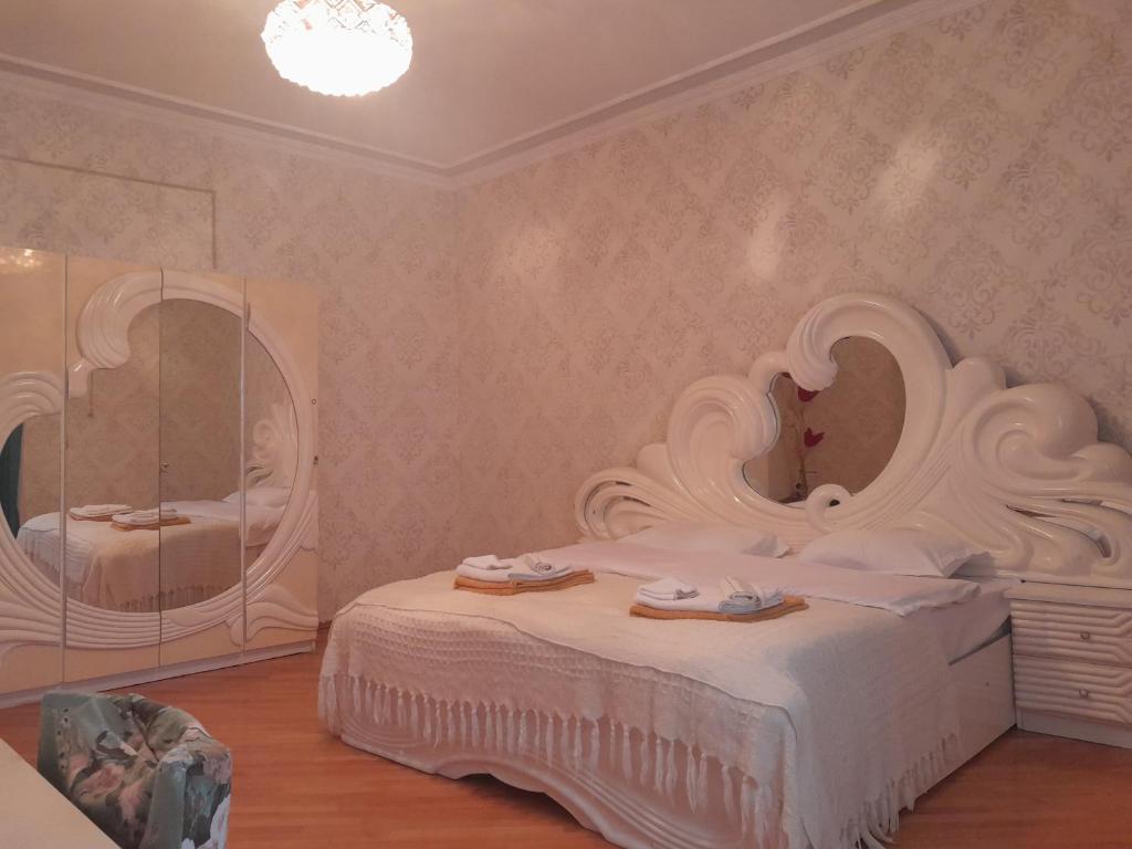 Postel nebo postele na pokoji v ubytování Belas House With Terrace