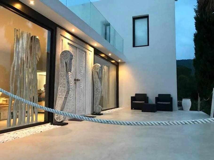 Balinese Villa near the beach outdoor jacuzzi, Cala Llonga ...