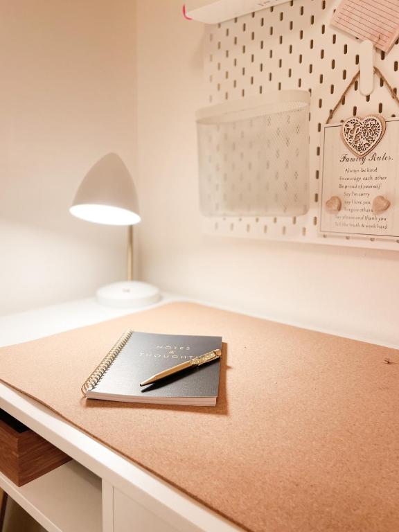 Zdjęcie z galerii obiektu Boho Chic 2BR Apartment in the Center of Athens w Atenach