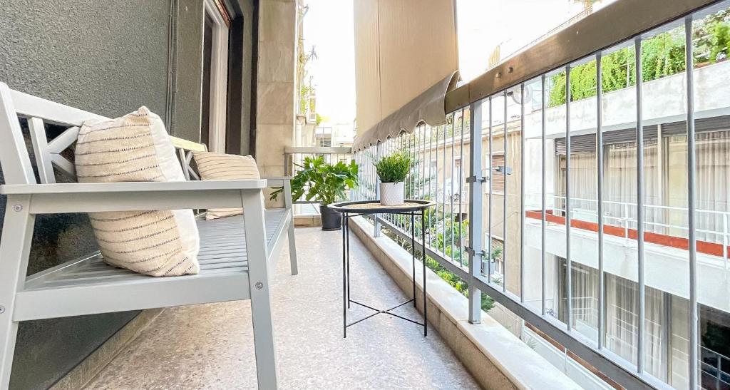 Balkon lub taras w obiekcie Boho Chic 2BR Apartment in the Center of Athens