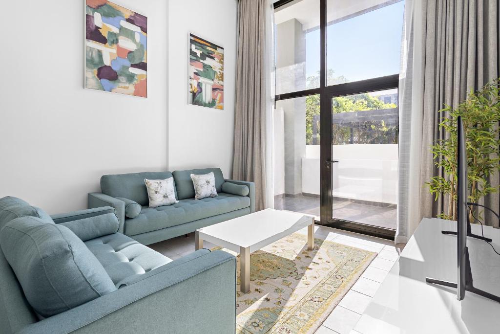 Large 1BR apartment with a Study in JVC!