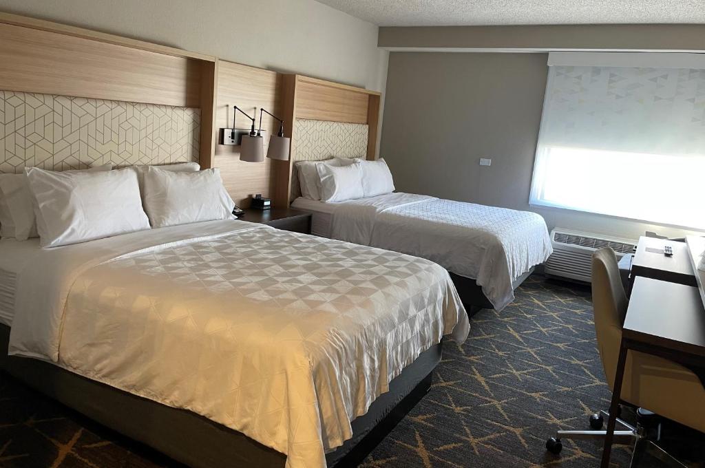 Holiday Inn Hotel & Suites Chicago - Downtown by IHG - Standard Room With Two Queen Beds