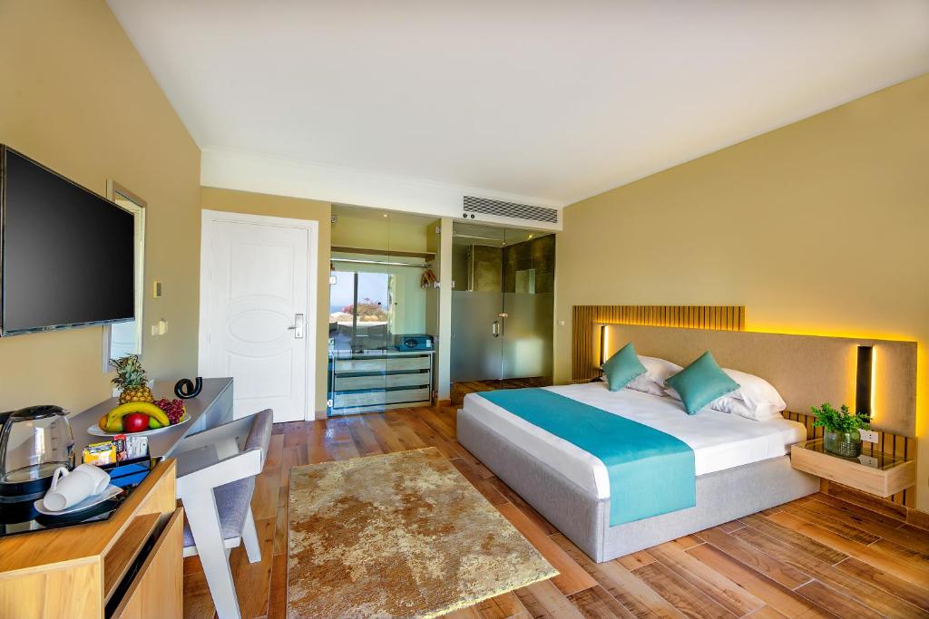 Кровать или кровати в номере Zen Resort Sahl Hasheesh by TBH Hotels