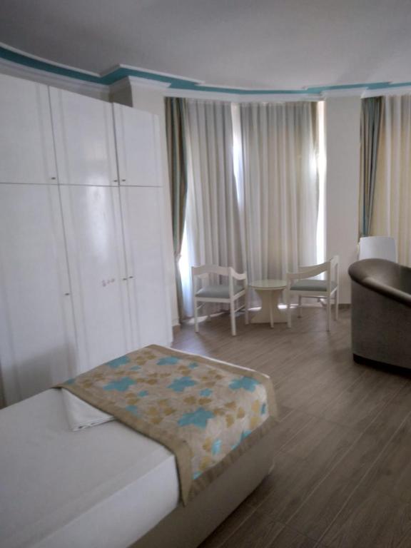 A bed or beds in a room at Cender Hotel