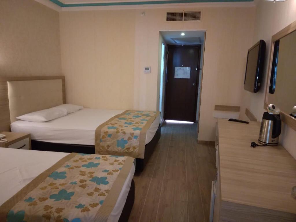 A bed or beds in a room at Cender Hotel