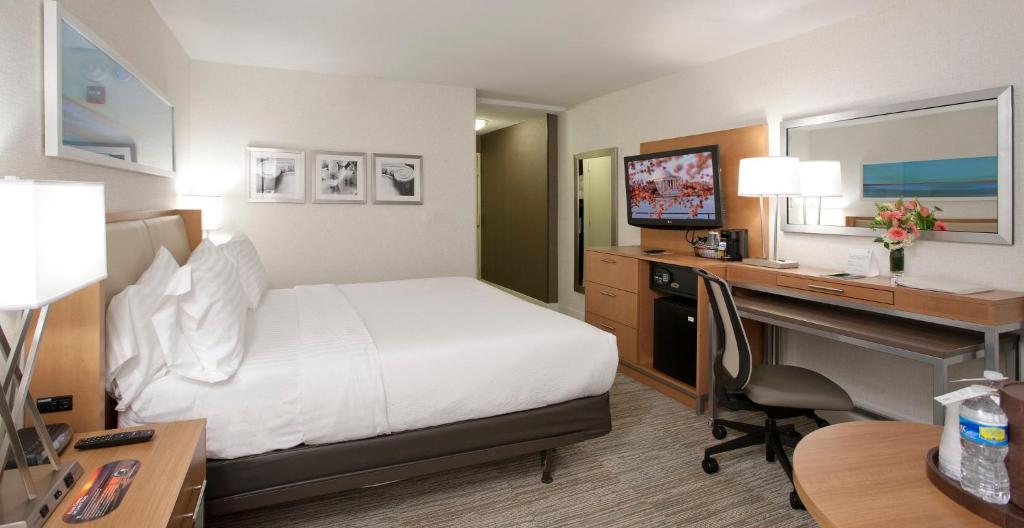 Holiday Inn Washington-Central/White House, an IHG Hotel - King Room - Mobility Access/Hearing Accessible