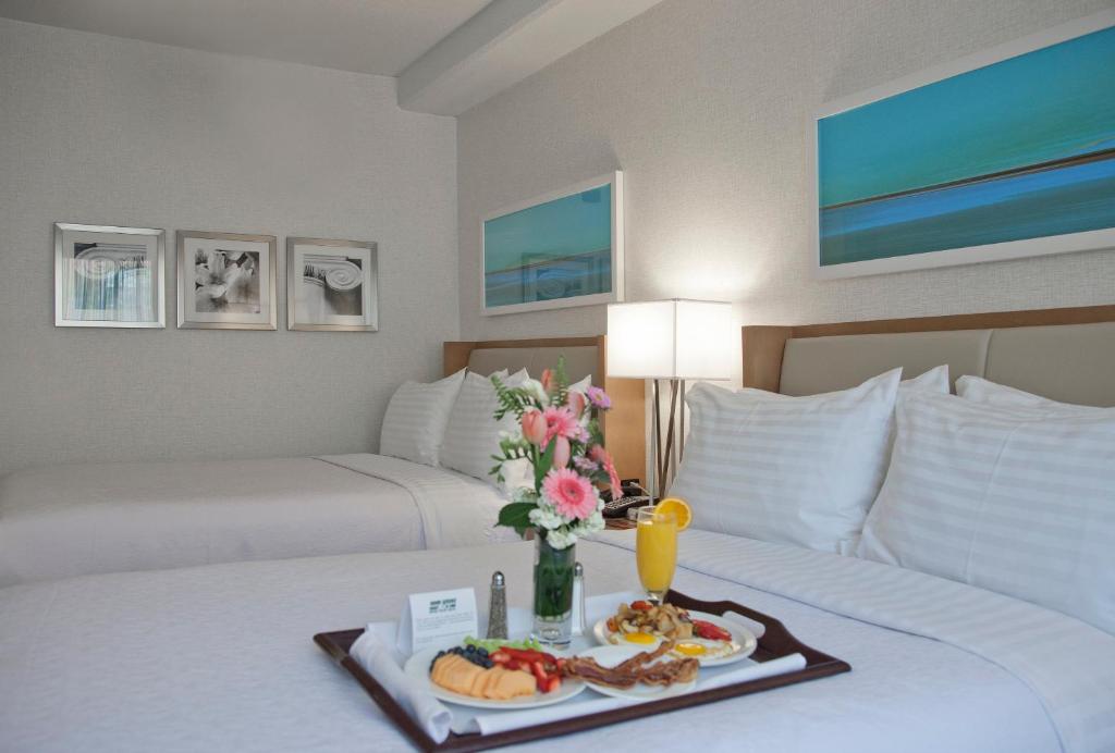 Holiday Inn Washington-Central/White House, an IHG Hotel - Double Room With Two Double Beds - Hearing Mobility Accessible Tub